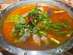 -野山舂·贵州现舂酸汤火锅(鸿通城店)