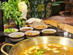 -顶顶汤火牛排火锅·经典铜锅涮肉