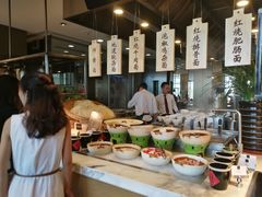 自助取餐区-都会尚膳·海鲜自助餐厅(重庆万豪酒店)