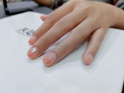 -灰姑娘美甲美睫馆