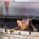 夏天的夜里吃着碳烤羊腿、喝着冰镇饮料美滋滋哇