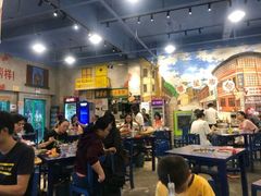 大堂-马路边边麻辣烫联盟路店
