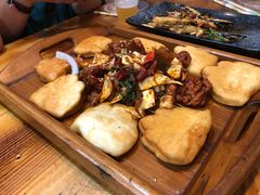 东镇烤三味-老东镇啤酒屋海鲜加工·蒸汽海鲜·海鲜烧烤(台东店)