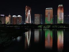 -万绿园
