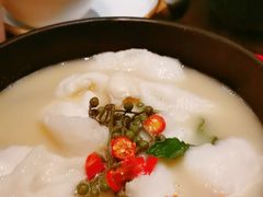 酸汤煮嫩滑鱼片-小大董·烤鸭(王府井apm店)
