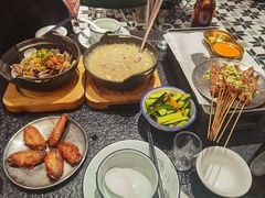 -何妹湿辣牛肉·粤式烧烤砂煲(桂雅路店)
