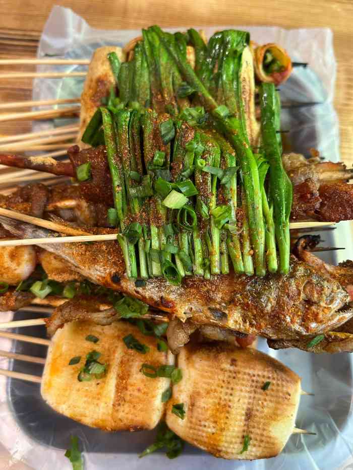 老肥烧烤(厚德路店)-"口味非常咸,而且有一面烤的都焦了,看样子.