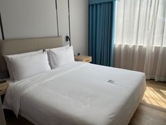 -深圳龙华大浪商业中心亚朵X酒店