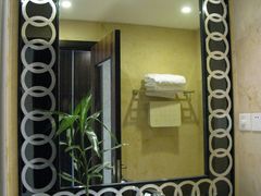 卫生间镜子-鸿华度假酒店