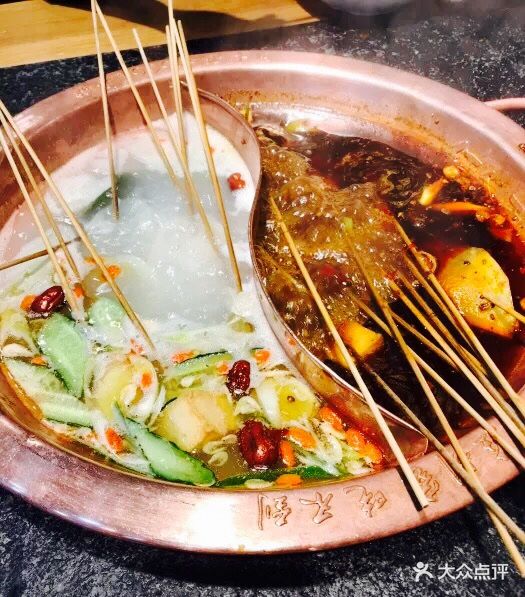 佰人王串串香火锅(丰登北路店)特色鸳鸯锅底图片 - 第1张