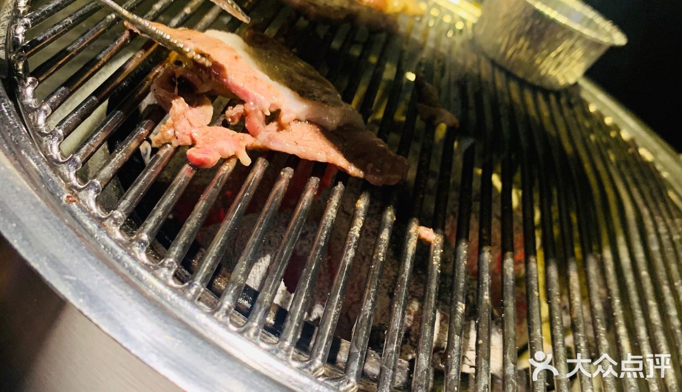 肉品的话都很新鲜，牛舌、五花肉、牛肉粒