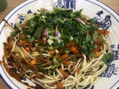 襄阳牛肉面的热干面-西安外国语大学-学生食堂(栾树大道店)