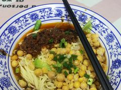 -渝之汇牛肉豌杂面