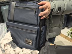 -永旺黄岛购物中心