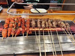 -哈尔滨小酒馆·鲜肉现穿自助烧烤(康新花园店)