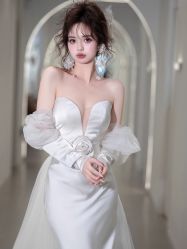 -艾米丽婚纱礼服