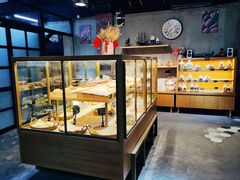 面包甜点陈列柜-啊噗吐呦现场烘焙(麦凯乐店)