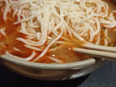 -亮亮面馆(经六路店)