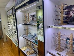 -MiRi眼镜·蔡司·星趣控·尼康控优点视觉合作店(南京东路店)