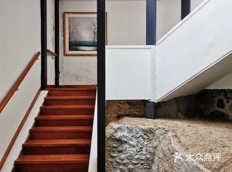 依山而建，满地马陆千足虫和栗子壳儿