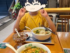 -呷佬·长沙手工米粉(金沙江路店)