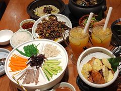 -云海肴·汽锅鸡·云南菜(天山百盛优客店)