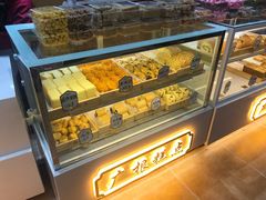 面包甜点陈列柜-广根糕点(中山西路店)