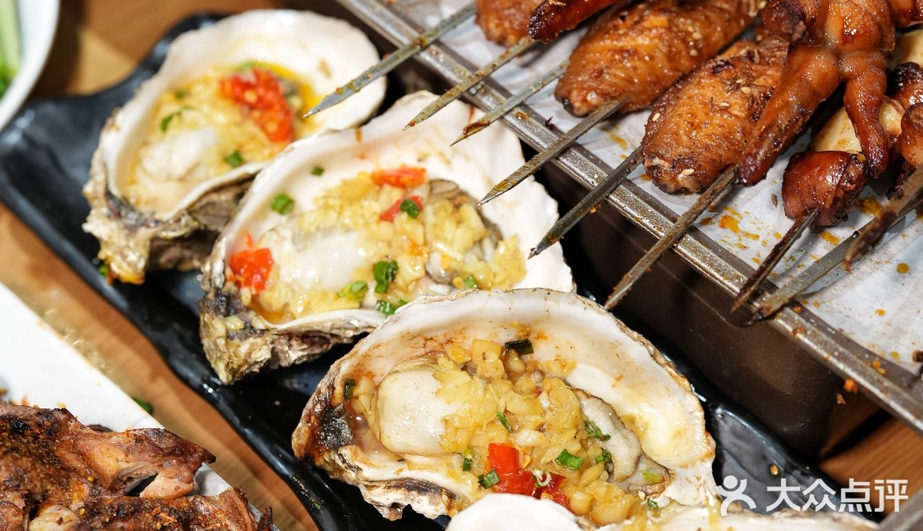 这家东北烧烤店真的太正宗,人气好高