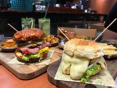 双蛋指椒牛肉汉堡-魏斯理汉堡(西安沣东吾悦店)