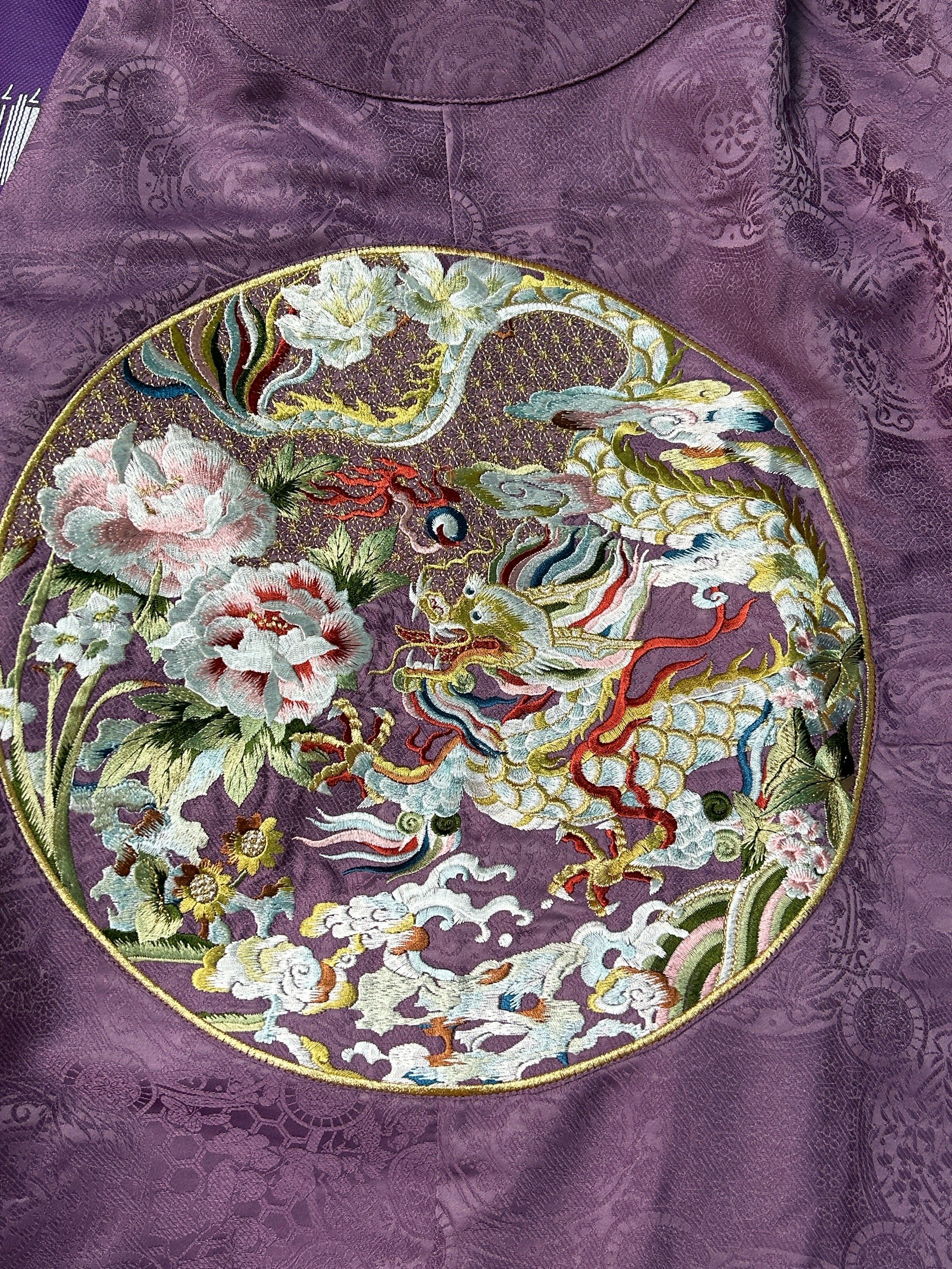 一组芍药绣花图