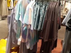 -URBAN REVIVO(高德置地广场·春广场店)