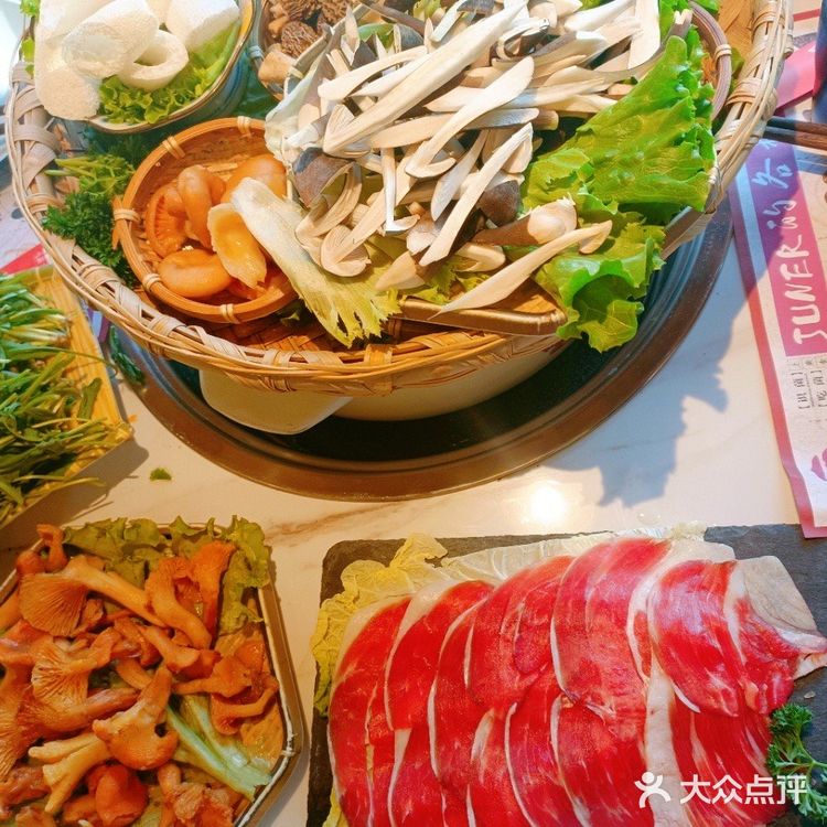 吃货们，今天带你们探索云南的宝藏地—吃菌客！