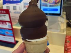 双球巧克力脆皮甜筒-DQ·蛋糕·冰淇淋(印象城店)