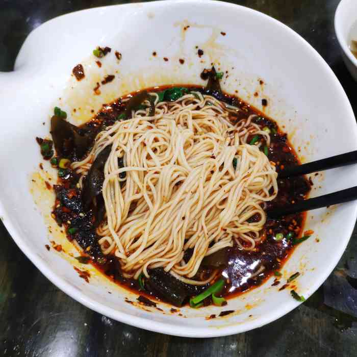 瓜瓢面(小龙坎店)-"瓜瓢面离我家很近,就在家对面.我家儿子酷.