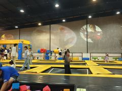 -极限Jump蹦床·新潮玩运动世界·室内乐园·团建·派对中心