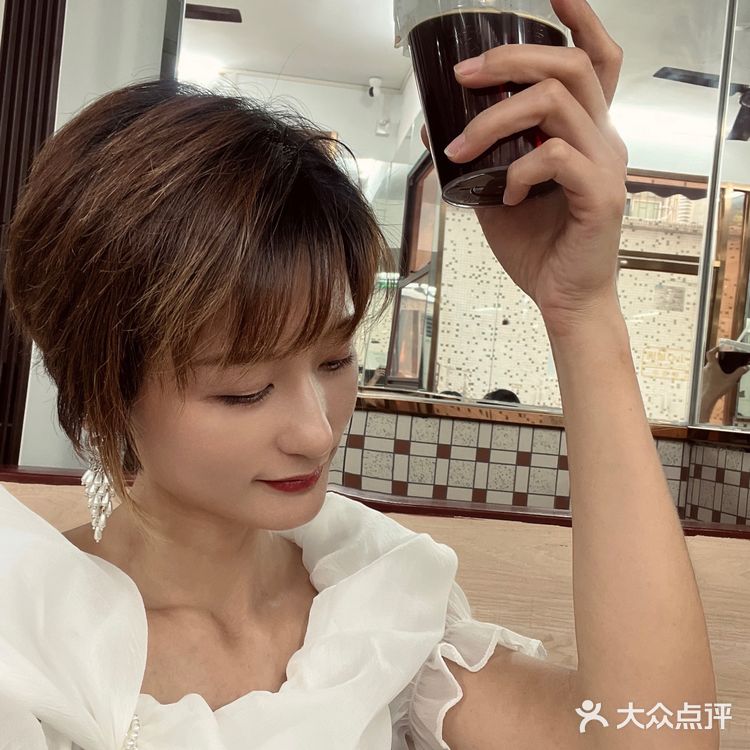 吃了两口就觉得很甜腻了，但是新鲜出炉