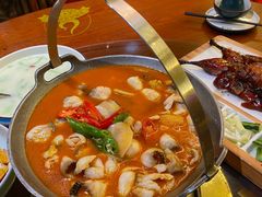 -老滇山寨•云南特色菜•地方菜•民族风情歌舞表演(金碧店)