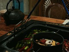 -老牌坊云南鱼豆花火锅(哈西万达店)
