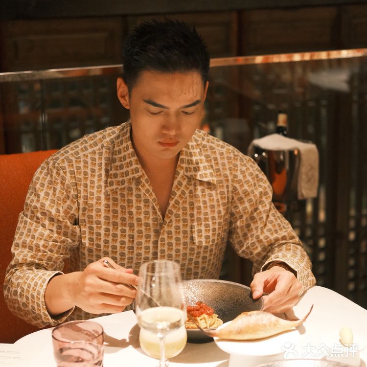 在成都遇见LV中国首家餐厅THE HALL