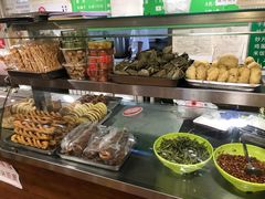 面包甜点陈列柜-马记伊源斋涮肉·清真菜(潘家园古玩市场店)