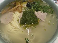 -亮亮面馆(经六路店)