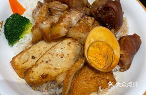 Signature Braised Sticky Pork Trotters with Four Golden Points