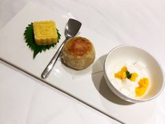 绿豆饼鲜肉月饼杏仁豆腐点心拼盘-Yan Ting 宴庭中餐厅(上海静安瑞吉酒店)
