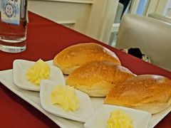 餐前面包加黄油-红房子西菜馆(淮海中路店)