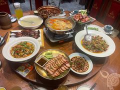 -老滇山寨•云南特色菜•地方菜•民族风情歌舞表演(金碧店)