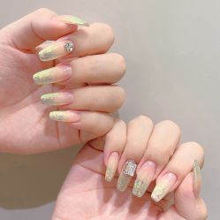 -花岐款式专研健康美甲沙龙