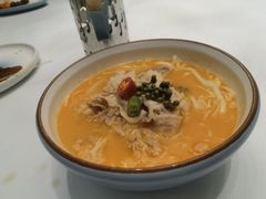 酸汤金丝肥牛-聚鑫阁江浙菜·非遗传承技艺(闵行交大店)