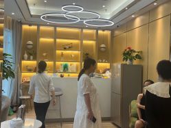 -香港倾城国际·美容美体中心