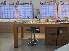 -天空之镜眼镜店蔡司依视路配镜授权零售店(望京颐堤港店)