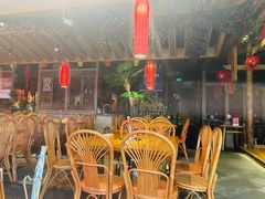 -野山舂·贵州现舂酸汤火锅(鸿通城店)